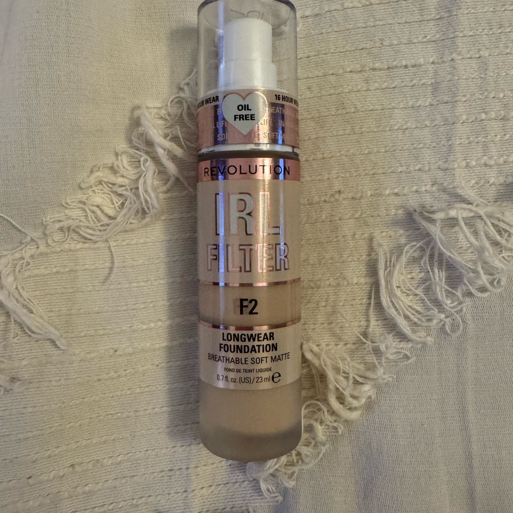 Revolution Cream Foundation Luminous Finish